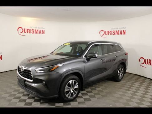 Used 2023 Toyota Highlander XLE AWD/4WD image 3