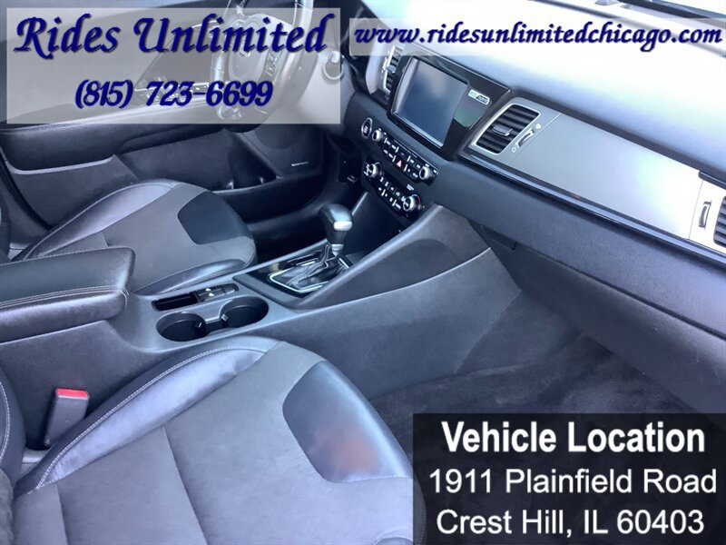 Used 2019 Kia Niro S Touring FWD image 16