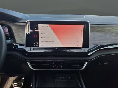 Used 2024 Volkswagen Atlas SEL Premium R-Line image 19