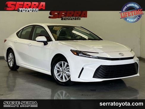 Certified 2025 Toyota Camry LE image 1