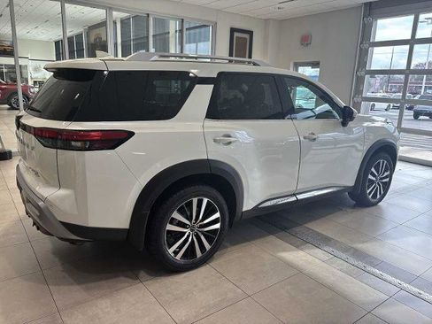 Used 2023 Nissan Pathfinder Platinum AWD/4WD image 2