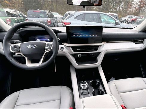New 2026 Ford Explorer Active image 5