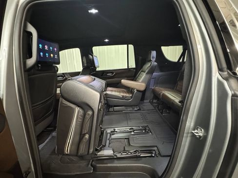 Used 2025 GMC Yukon XL Denali Ultimate AWD/4WD image 52