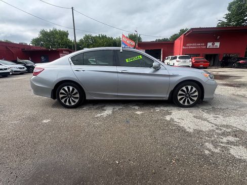 Used 2017 Honda Accord Hybrid Sedan image 3