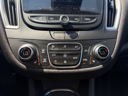 Used 2025 Chevrolet Malibu LT FWD image 11