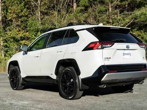 Used 2024 Toyota RAV4 SE image 12