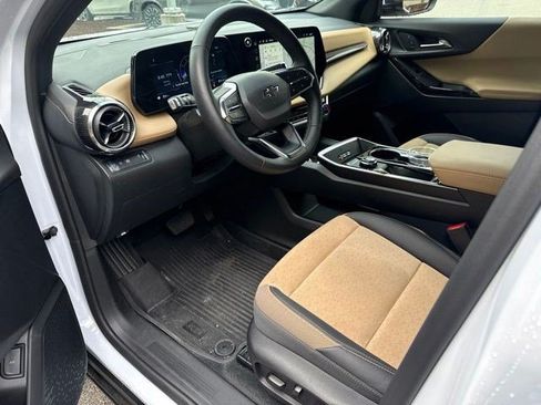 Used 2026 Chevrolet Equinox ACTIV w/ Convenience Package III FWD image 8