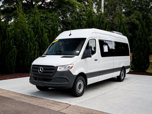 Used 2025 Mercedes-Benz Sprinter 2500 image 5