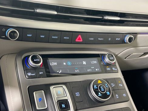 Used 2023 Hyundai Palisade Calligraphy image 16