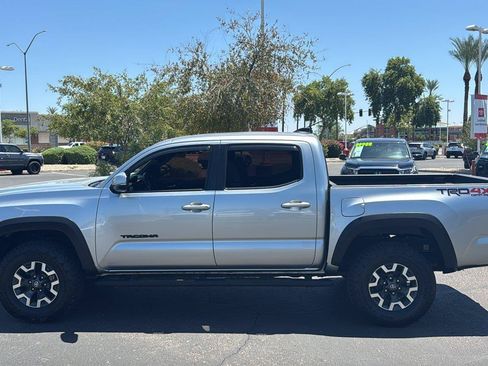 Used 2022 Toyota Tacoma TRD Off-Road AWD/4WD image 5