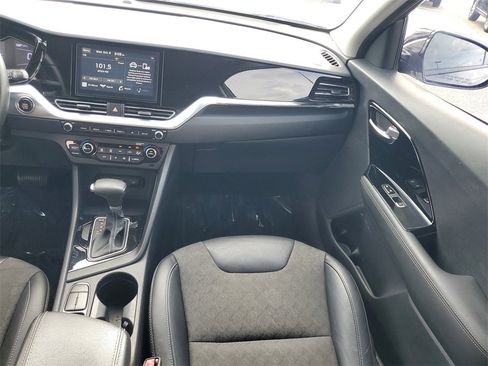 Used 2020 Kia Niro Touring image 27