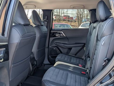 New 2026 Mitsubishi Outlander SE image 6
