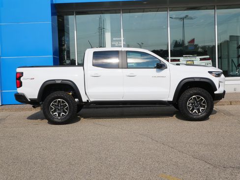 Used 2026 Chevrolet Colorado ZR2 w/ Technology Package AWD/4WD image 2