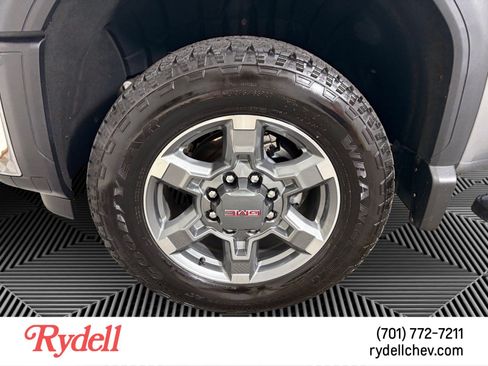 Used 2026 GMC Sierra 2500 SLT AWD/4WD image 9