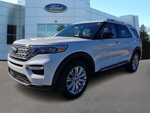 Certified 2023 Ford Explorer Limited w/ Limited Technology Package image 4