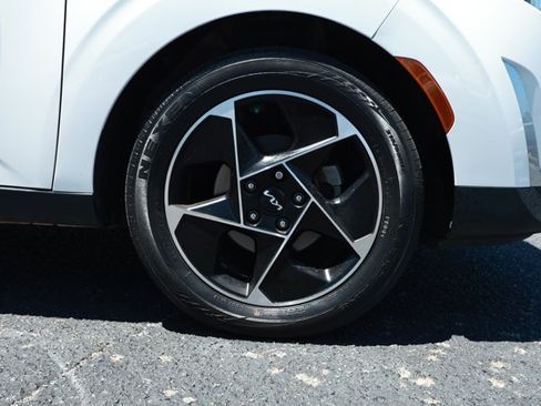 Used 2023 Kia Soul EX FWD image 5