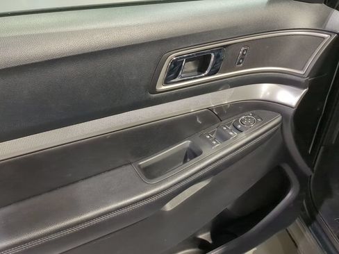 Used 2016 Ford Explorer XLT w/ Equipment Group 202A AWD/4WD image 12
