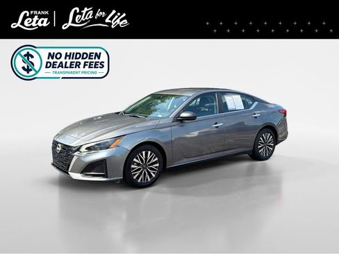 Used 2025 Nissan Altima 2.5 SV FWD image 1