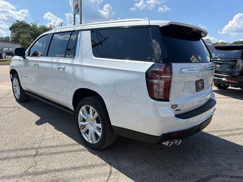 Used 2024 Chevrolet Suburban High Country w/ Advanced Technology Package AWD/4WD image 7