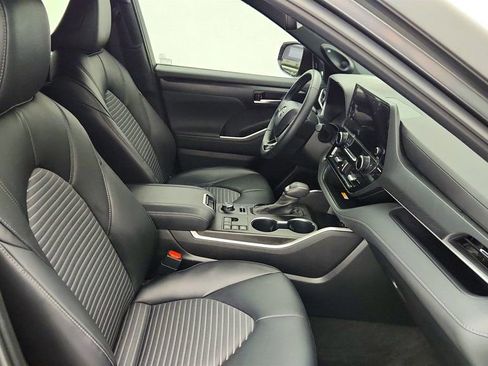 Used 2023 Toyota Highlander XSE image 24