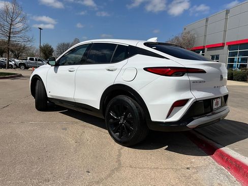 Used 2025 Buick Envista Sport Touring image 8