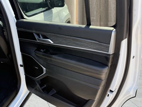 Used 2024 Jeep Wagoneer Series II w/ Flexible Seating Group image 46