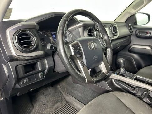 Used 2016 Toyota Tacoma SR5 w/ SR5 Appearance Package (SN) image 17