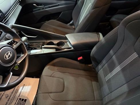 New 2025 Hyundai Elantra SE image 23