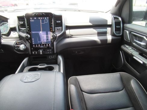 Used 2022 RAM 1500 Laramie AWD/4WD image 18