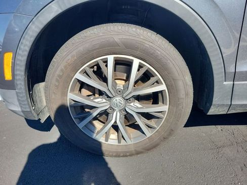 Used 2018 Volkswagen Tiguan SEL image 17