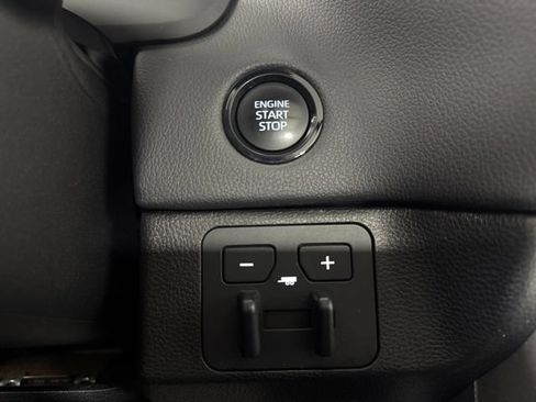 Used 2025 Toyota Tundra Limited AWD/4WD image 17