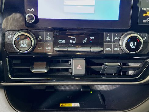 Certified 2025 Toyota Highlander XLE AWD/4WD image 23