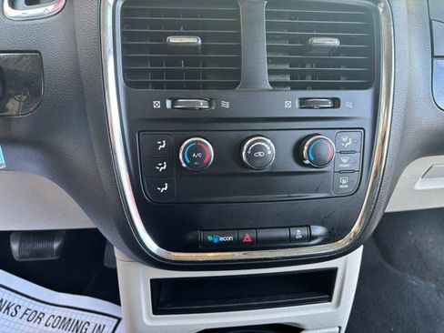 Used 2014 Dodge Grand Caravan American Value Package w/ UConnect Hands-Free Group FWD image 22