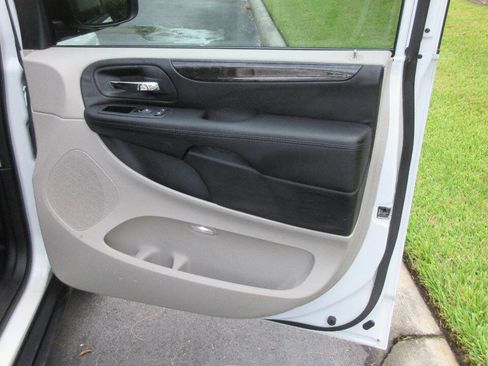 Used 2014 RAM C/V Tradesman FWD image 25