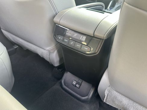 Used 2023 Toyota Highlander XLE FWD image 15