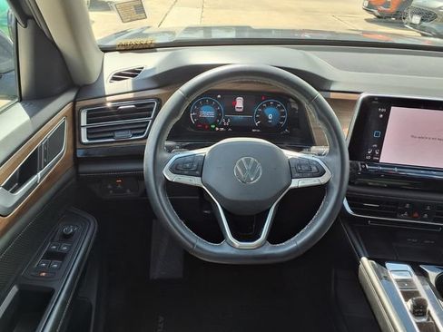 Used 2024 Volkswagen Atlas SE FWD image 16