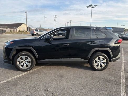 Used 2022 Toyota RAV4 LE image 5