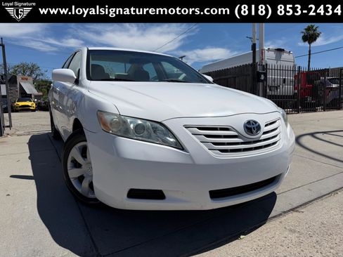 Used 2009 Toyota Camry LE FWD image 1