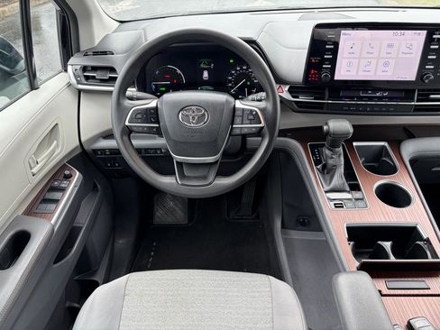 Used 2021 Toyota Sienna LE image 22