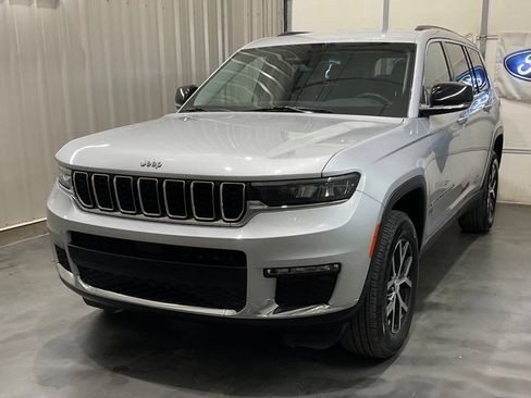 Used 2023 Jeep Grand Cherokee L Limited AWD/4WD image 3