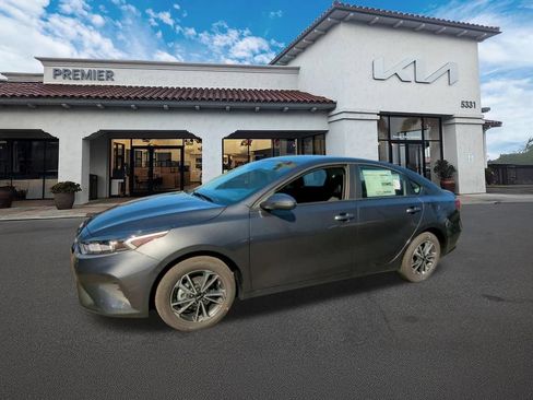 Used 2024 Kia Forte LXS w/ LXS Technology Package FWD image 4