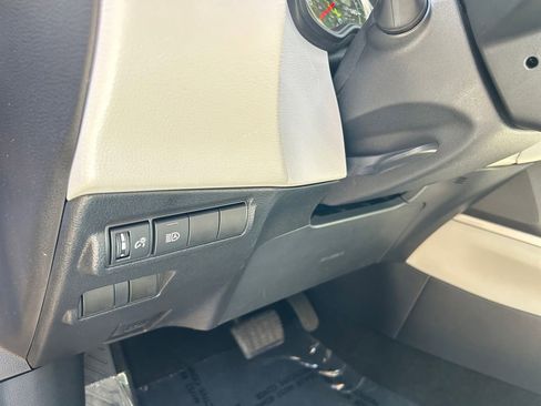 Used 2022 Toyota Corolla Cross LE AWD/4WD image 20