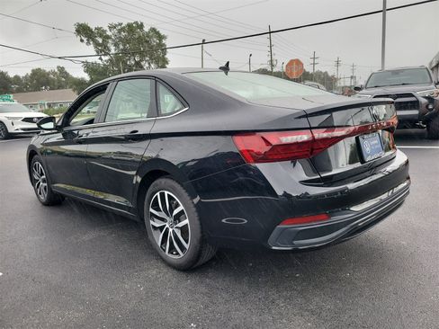 Certified 2025 Volkswagen Jetta SE image 7