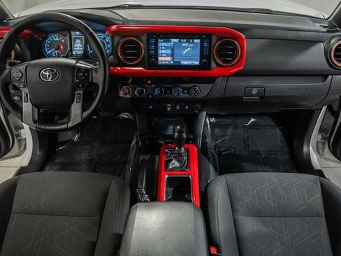 Used 2018 Toyota Tacoma TRD Off-Road image 20
