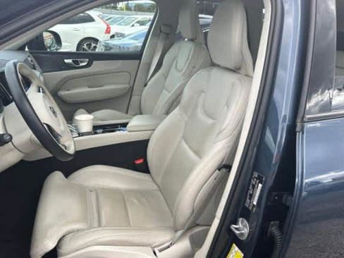 Used 2024 Volvo XC60 B5 Ultimate w/ Protection Package Premier AWD/4WD image 4