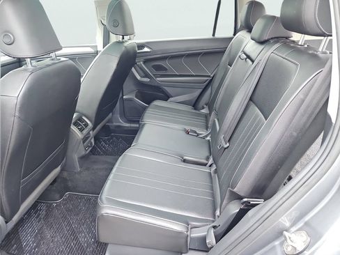 Used 2022 Volkswagen Tiguan SE w/ Panoramic Sunroof Package AWD/4WD image 31