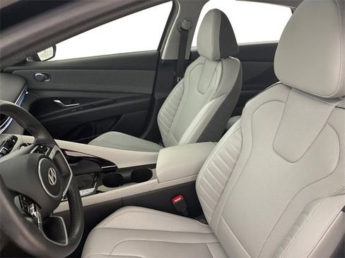 Used 2024 Hyundai Elantra Limited image 12