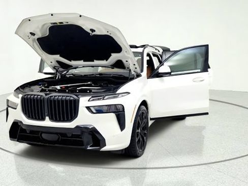Used 2024 BMW X7 xDrive40i w/ M Sport Package AWD/4WD image 13