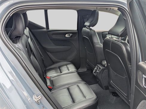 Used 2023 Volvo XC40 B5 Ultimate image 13