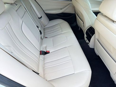 Used 2019 BMW 530i w/ Convenience Package RWD image 31